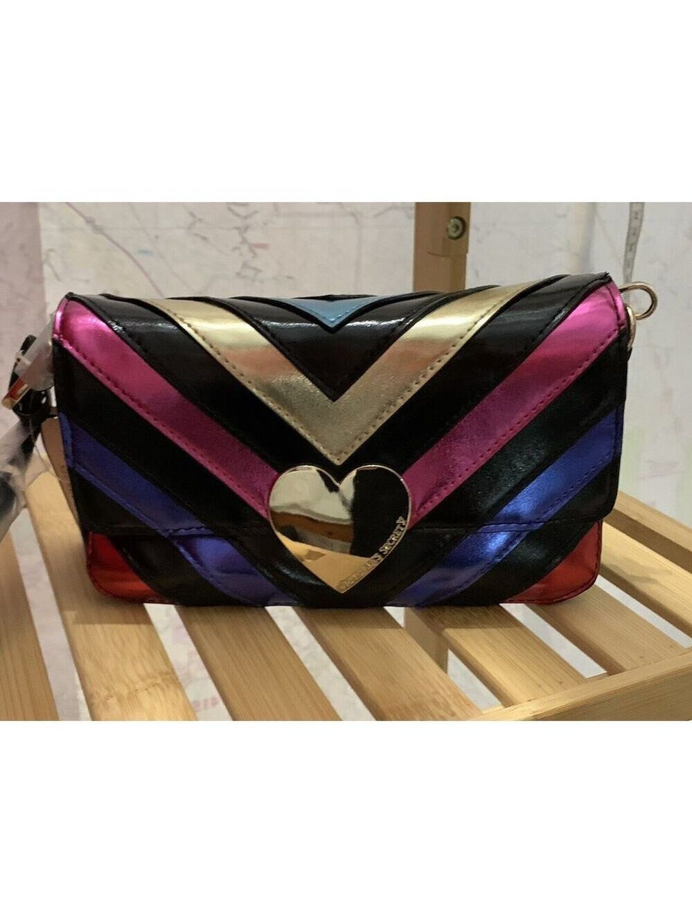 Victorias Secret V- QUILT RAINBOW DOWN TOWN CROSS BODY PURSE BAG NWT - Picture 3 of 8